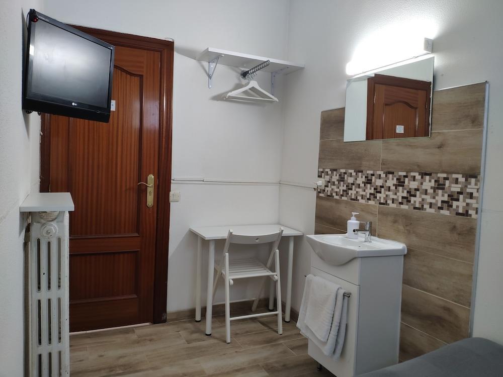 Hostal Cervantes Madrid Kültér fotó