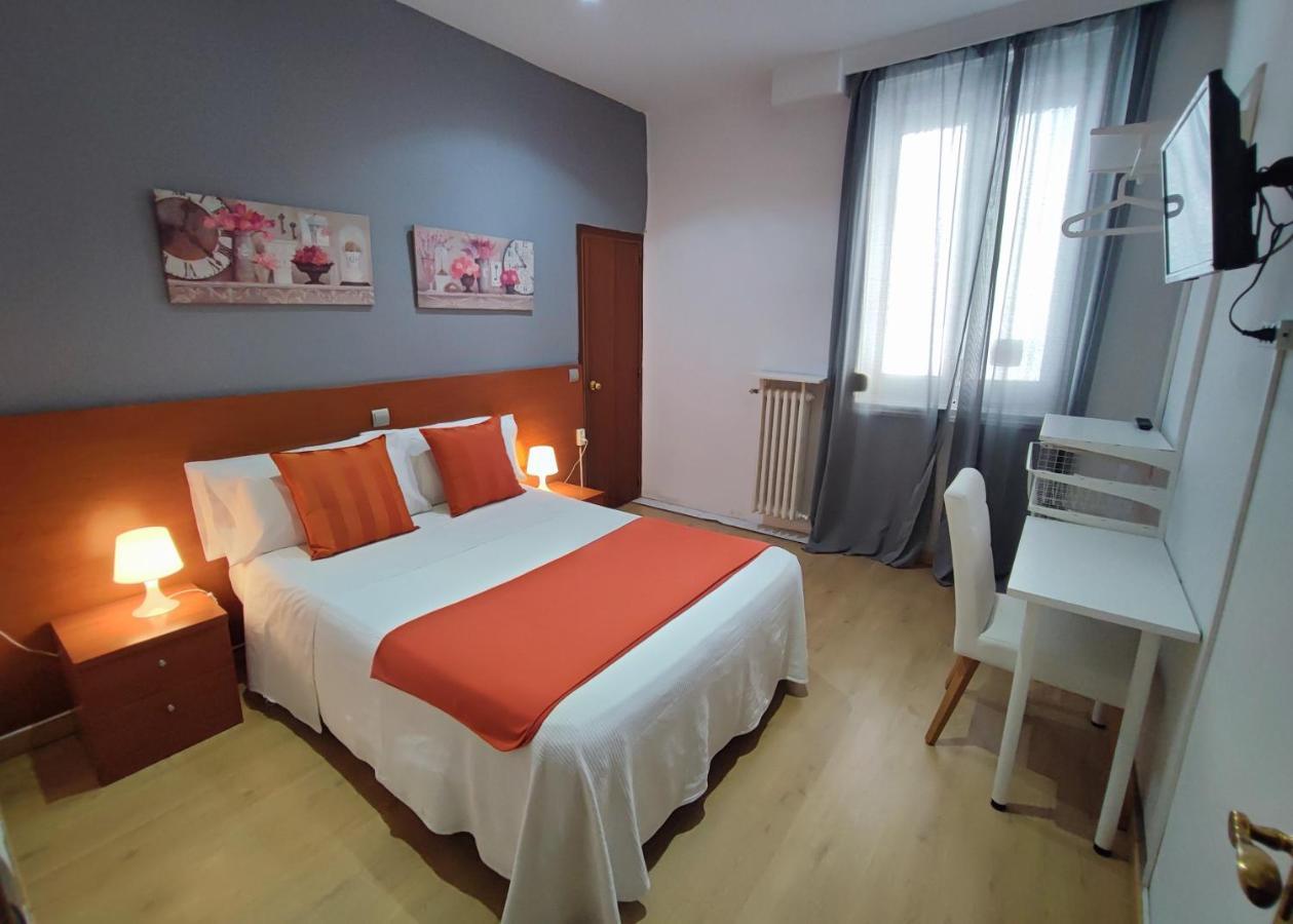 Hostal Cervantes Madrid Kültér fotó