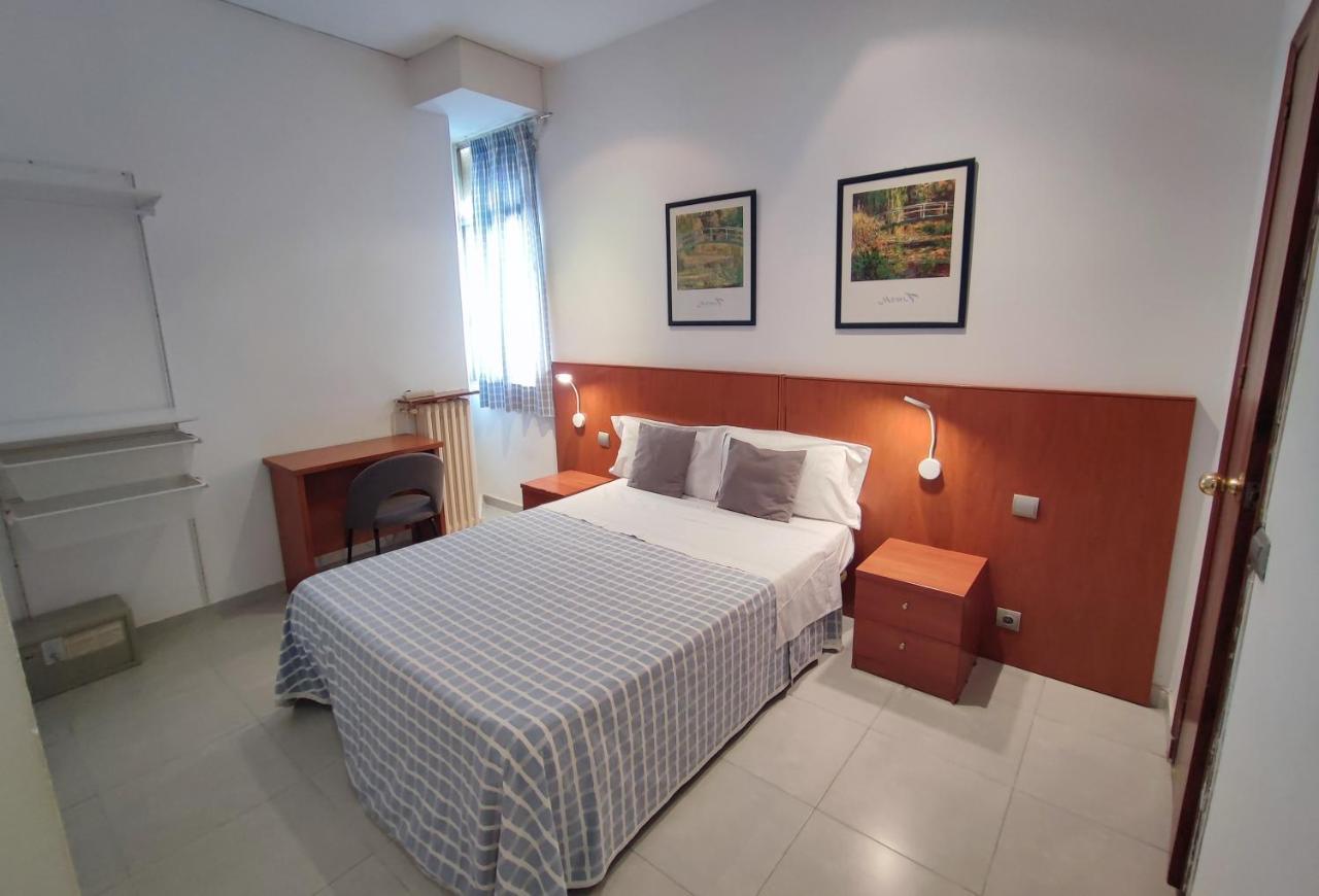 Hostal Cervantes Madrid Kültér fotó