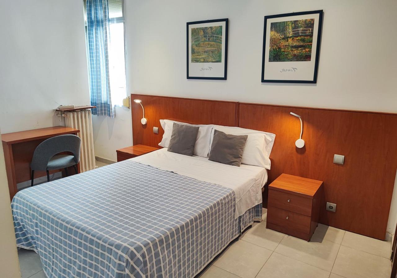 Hostal Cervantes Madrid Kültér fotó