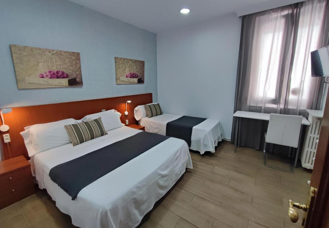 Hostal Cervantes Madrid Kültér fotó