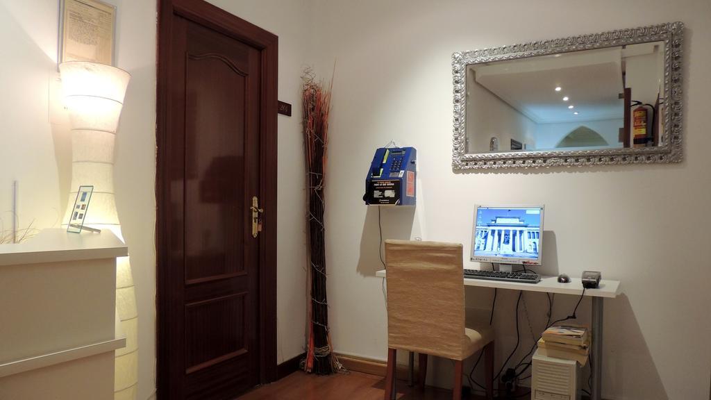 Hostal Cervantes Madrid Kültér fotó
