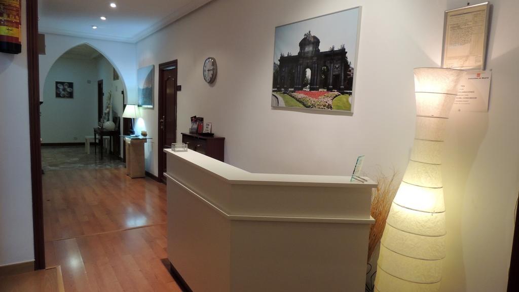 Hostal Cervantes Madrid Kültér fotó