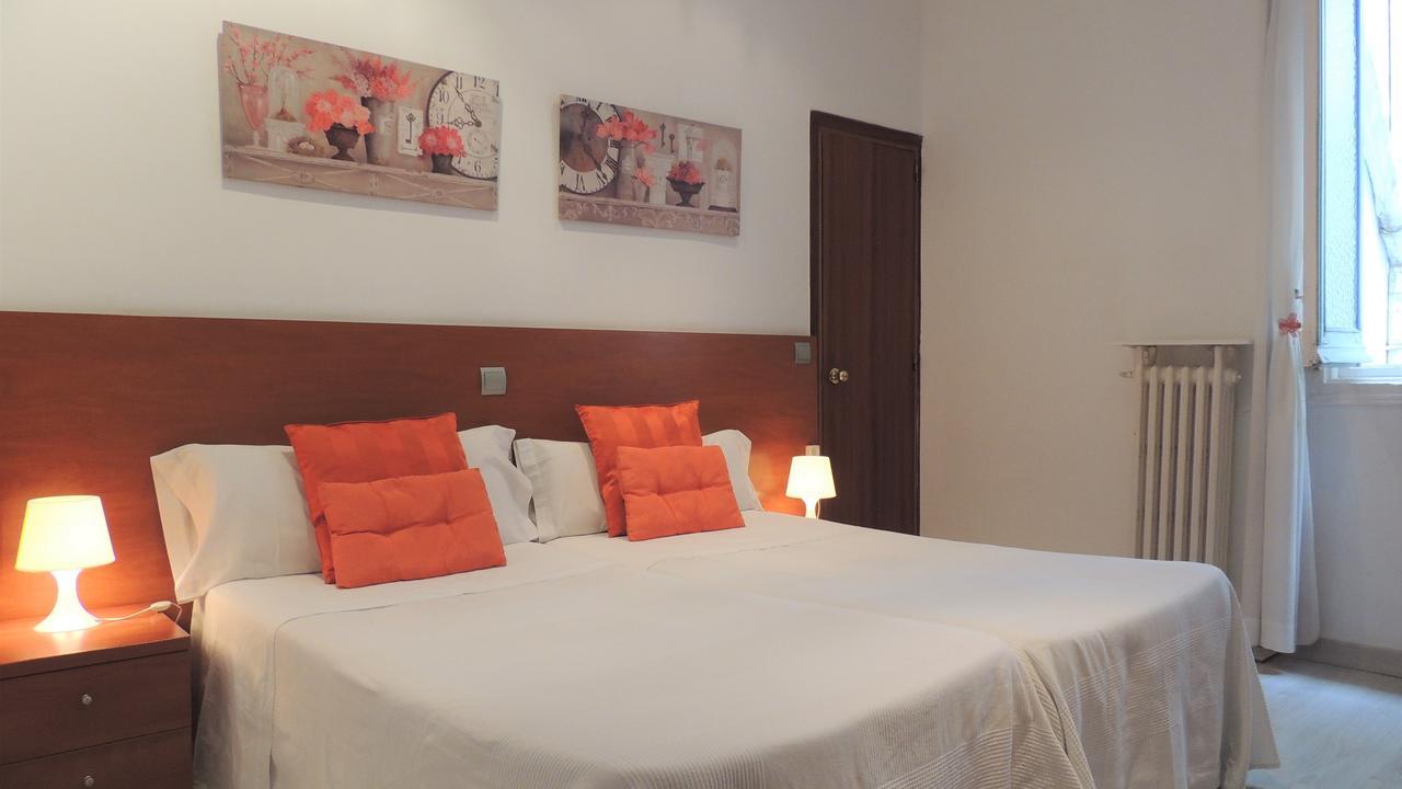 Hostal Cervantes Madrid Kültér fotó