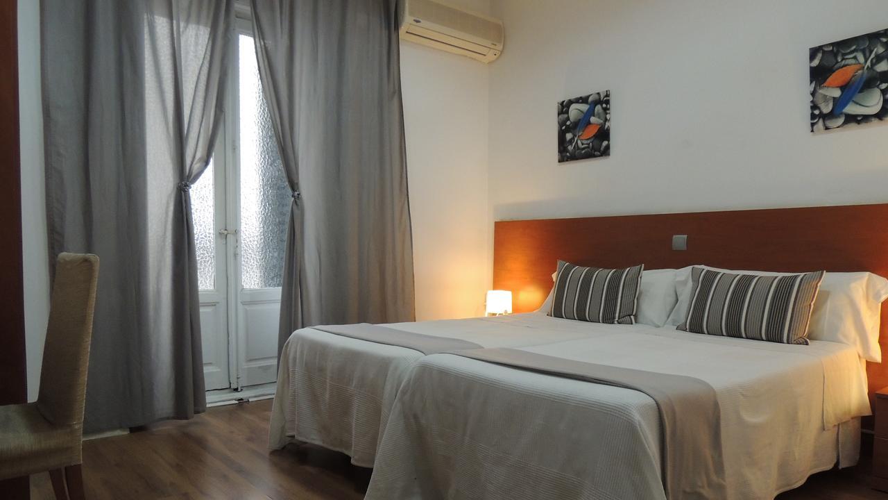 Hostal Cervantes Madrid Kültér fotó