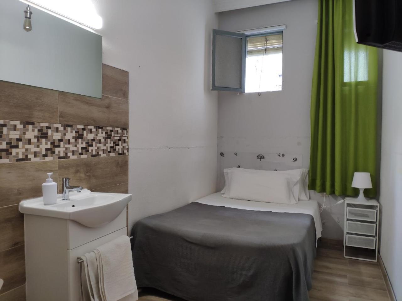 Hostal Cervantes Madrid Szoba fotó